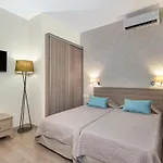 Icarus Ξενοδοχείο με διαμερίσματα 4*