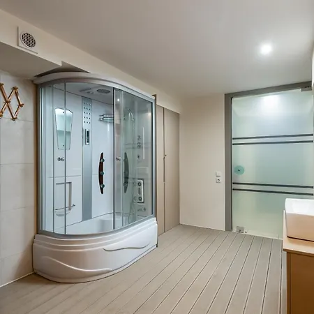 Icarus Apartmanhotel 4*