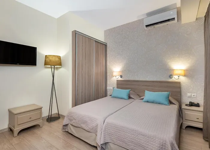 Icarus Apartahotel 4*