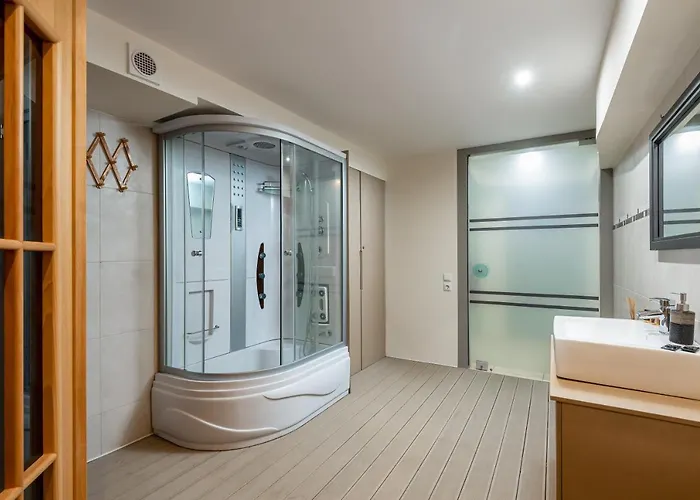 Icarus Apartahotel 4*