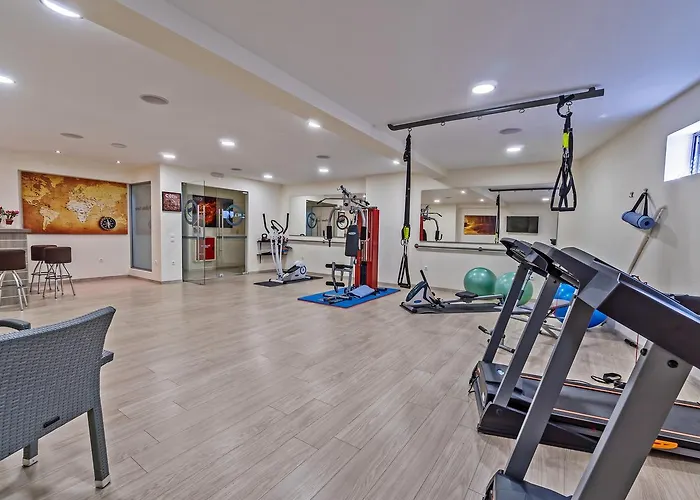 Icarus Apartahotel 4*