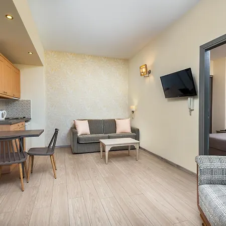 Icarus Aparthotel