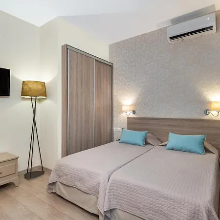Icarus Aparthotel 2*