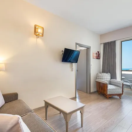Icarus Aparthotel 2*