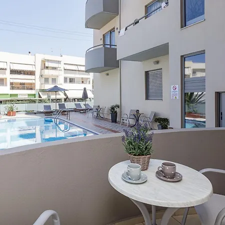 Icarus Aparthotel 2*